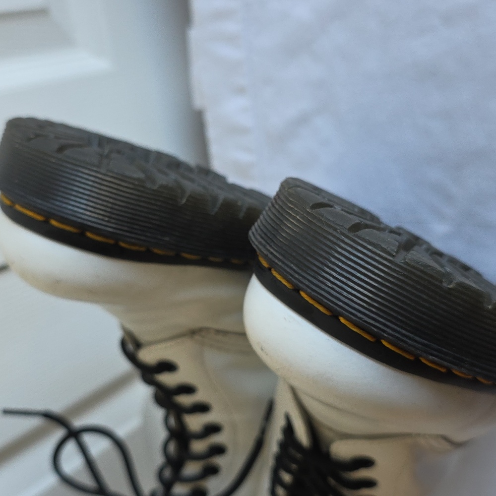 Dr. Martens White Boots with Black Soles Womens Size 7,  Mens Size 6 - Picture 9 of 17